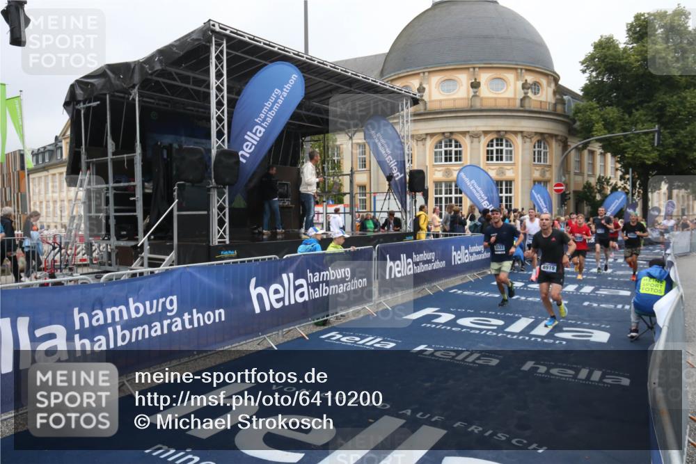 30.06.2024 - hella hamburg halbmarathon Michael Strokosch http://msf.ph/oto/6410200 30.06.2024 10:39:05 Ziel 2003, 2212, 3533, 4969, 6665, 7986, 8919, 9432, 9632, 9650, 10725, 11793 meine-sportfotos.de