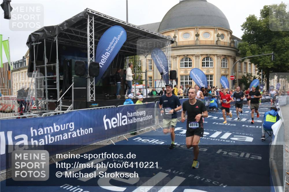 30.06.2024 - hella hamburg halbmarathon Michael Strokosch http://msf.ph/oto/6410221 30.06.2024 10:39:06 Ziel 2003, 2212, 3533, 4969, 6665, 7986, 8919, 9432, 9632, 9650, 10725, 11618, 11793 meine-sportfotos.de