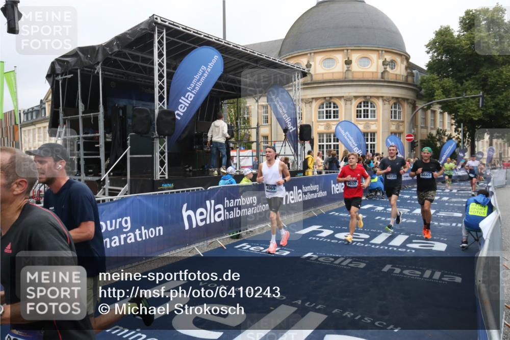 30.06.2024 - hella hamburg halbmarathon Michael Strokosch http://msf.ph/oto/6410243 30.06.2024 10:39:07 Ziel 2003, 2212, 3533, 4969, 6665, 8919, 9432, 9632, 9650, 10725, 11618, 11793 meine-sportfotos.de