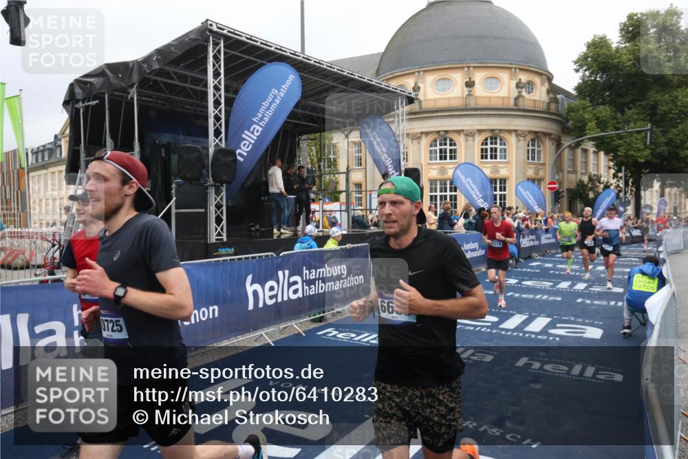 30.06.2024 - hella hamburg halbmarathon Michael Strokosch http://msf.ph/oto/6410283 30.06.2024 10:39:09 Ziel 2003, 2212, 3533, 4969, 6665, 9432, 9632, 9650, 9760, 10453, 10725, 11059, 11618, 11793 meine-sportfotos.de