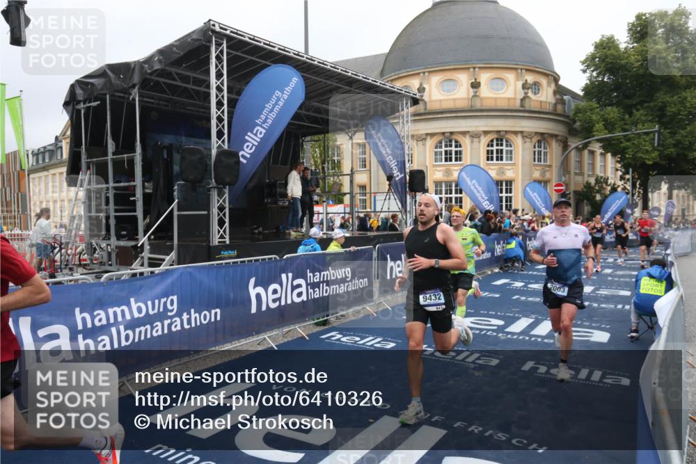 30.06.2024 - hella hamburg halbmarathon Michael Strokosch http://msf.ph/oto/6410326 30.06.2024 10:39:11 Ziel 585, 2003, 2212, 6665, 9432, 9650, 9760, 10453, 11059, 11550, 11618, 11793 meine-sportfotos.de