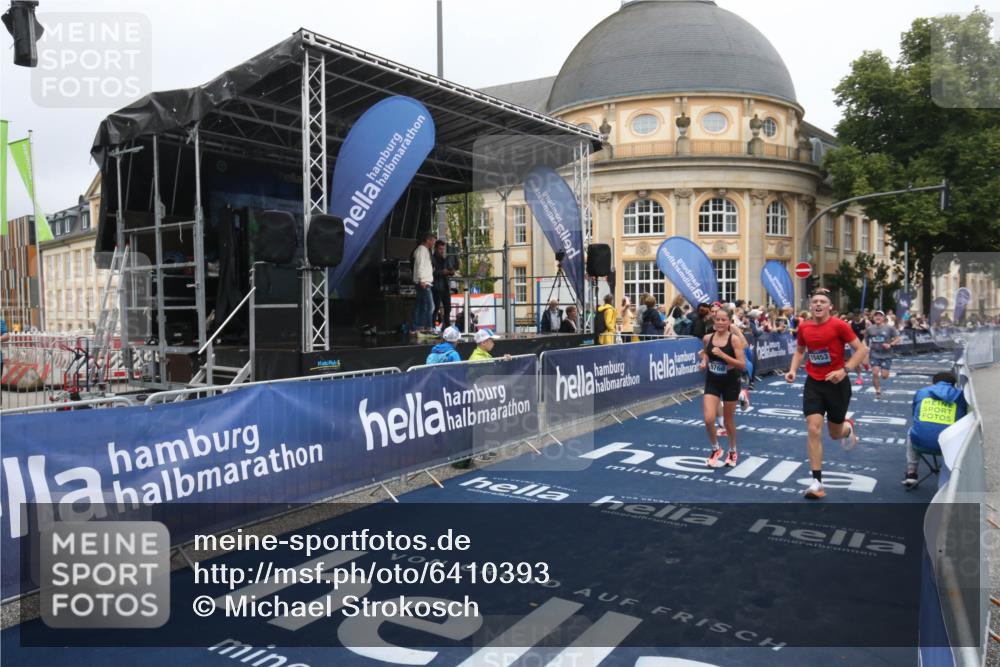 30.06.2024 - hella hamburg halbmarathon Michael Strokosch http://msf.ph/oto/6410393 30.06.2024 10:39:14 Ziel 585, 2003, 9760, 10453, 11059, 11550, 11618 meine-sportfotos.de