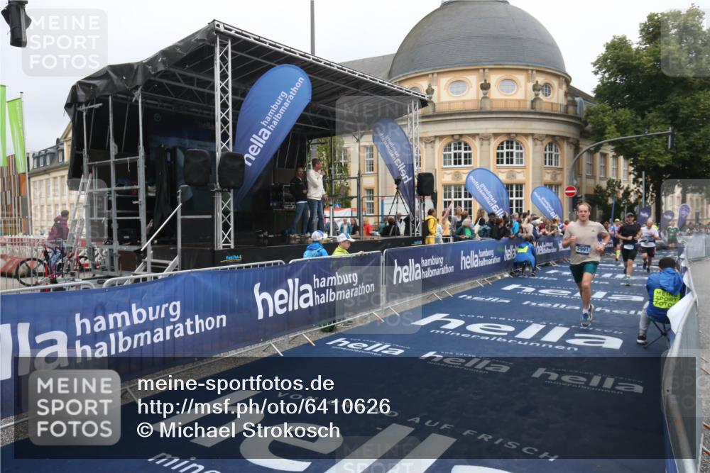 30.06.2024 - hella hamburg halbmarathon Michael Strokosch http://msf.ph/oto/6410626 30.06.2024 10:39:26 Ziel 1208, 1289, 1401, 2991, 6551, 11286, 13339 meine-sportfotos.de