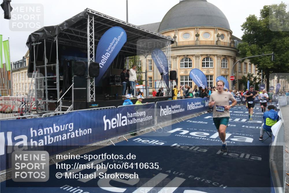 30.06.2024 - hella hamburg halbmarathon Michael Strokosch http://msf.ph/oto/6410635 30.06.2024 10:39:27 Ziel 1208, 1289, 1401, 2991, 6551, 11286, 13339 meine-sportfotos.de