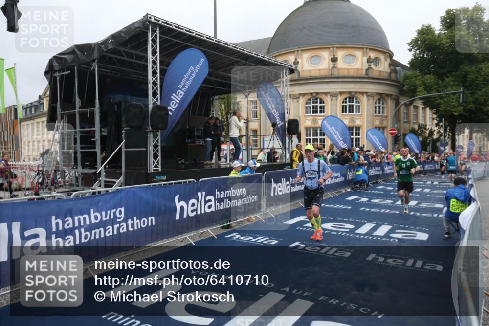 30.06.2024 - hella hamburg halbmarathon Michael Strokosch http://msf.ph/oto/6410710 30.06.2024 10:39:31 Ziel 1208, 1289, 1401, 4184, 8637, 9041, 9155, 11286, 11712, 12206, 13339 meine-sportfotos.de