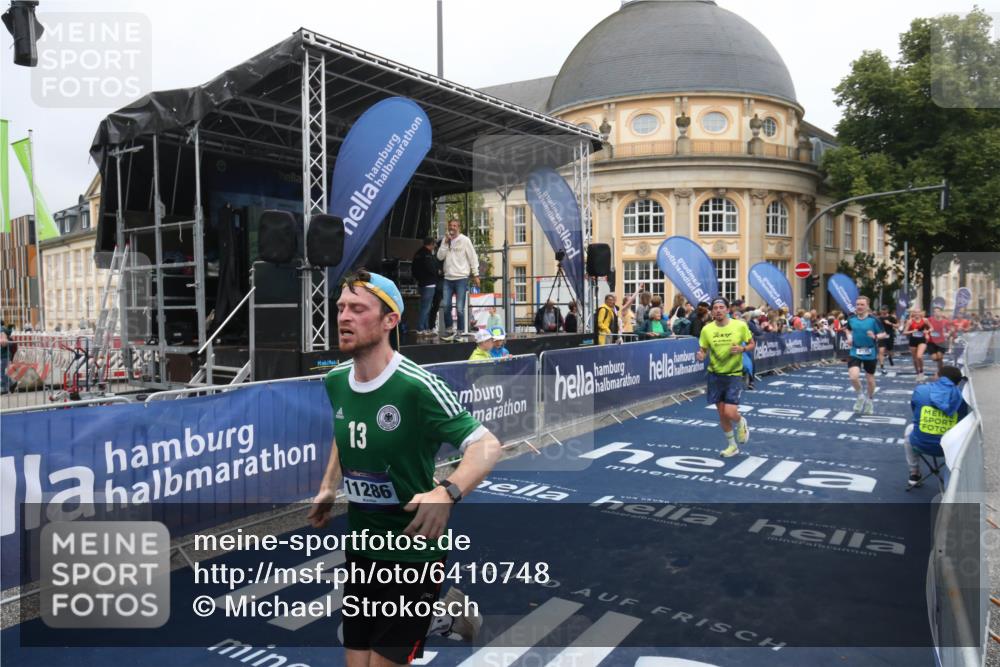 30.06.2024 - hella hamburg halbmarathon Michael Strokosch http://msf.ph/oto/6410748 30.06.2024 10:39:33 Ziel 1208, 2268, 4184, 8637, 9041, 9155, 11286, 11712, 12206 meine-sportfotos.de