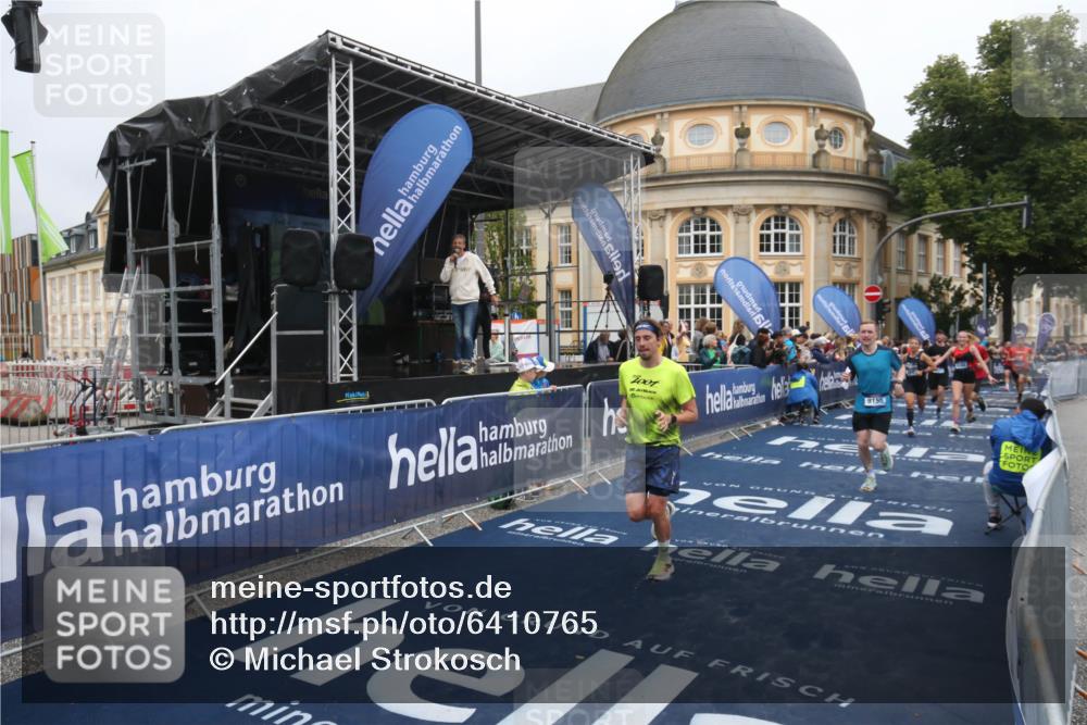 30.06.2024 - hella hamburg halbmarathon Michael Strokosch http://msf.ph/oto/6410765 30.06.2024 10:39:34 Ziel 636, 1208, 2268, 4184, 7503, 8637, 9041, 9155, 11286, 11712, 12206 meine-sportfotos.de