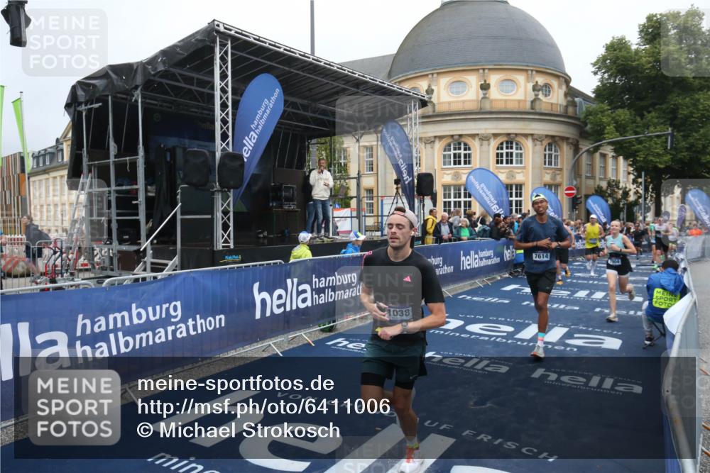 30.06.2024 - hella hamburg halbmarathon Michael Strokosch http://msf.ph/oto/6411006 30.06.2024 10:39:46 Ziel 1340, 1673, 4761, 4763, 7441, 7614, 7904, 9246, 9530, 10900, 10945, 11038, 12093 meine-sportfotos.de