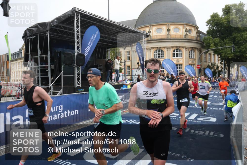 30.06.2024 - hella hamburg halbmarathon Michael Strokosch http://msf.ph/oto/6411098 30.06.2024 10:39:51 Ziel 1673, 3852, 4761, 4763, 5925, 7441, 9246, 9530, 10900, 10945, 11693, 12093 meine-sportfotos.de