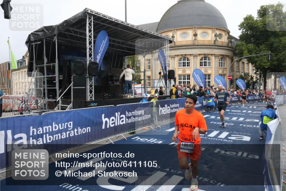30.06.2024 - hella hamburg halbmarathon Michael Strokosch http://msf.ph/oto/6411105 30.06.2024 10:39:53 Ziel 511, 1673, 3852, 4761, 5925, 7441, 9246, 9530, 10900, 10945, 11693 meine-sportfotos.de