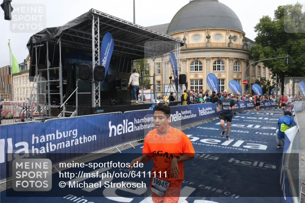 30.06.2024 - hella hamburg halbmarathon Michael Strokosch http://msf.ph/oto/6411111 30.06.2024 10:39:54 Ziel 511, 1673, 3852, 5925, 7441, 9246, 9530, 10684, 10945, 11693 meine-sportfotos.de