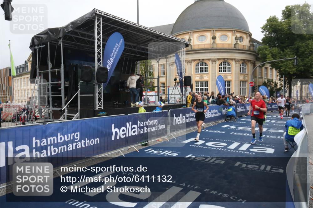 30.06.2024 - hella hamburg halbmarathon Michael Strokosch http://msf.ph/oto/6411132 30.06.2024 10:39:57 Ziel 511, 1421, 2752, 3852, 5925, 7402, 8933, 10684, 11693, 12329 meine-sportfotos.de