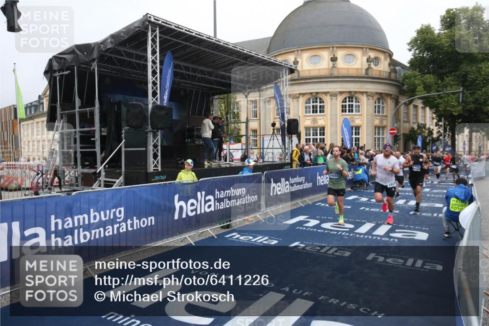 30.06.2024 - hella hamburg halbmarathon Michael Strokosch http://msf.ph/oto/6411226 30.06.2024 10:40:00 Ziel 511, 1421, 1602, 2752, 3461, 4580, 5925, 7402, 8933, 10131, 10684, 11693, 12213, 12329 meine-sportfotos.de