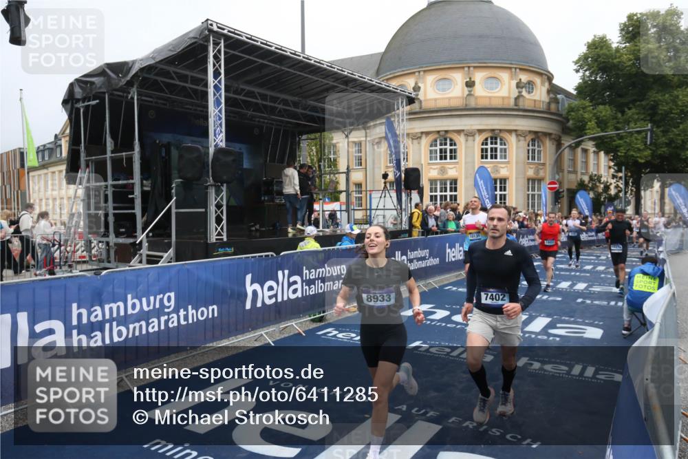 30.06.2024 - hella hamburg halbmarathon Michael Strokosch http://msf.ph/oto/6411285 30.06.2024 10:40:04 Ziel 717, 1421, 1602, 2752, 3461, 4580, 7137, 7402, 8933, 9743, 10131, 10693, 12203, 12213, 12329 meine-sportfotos.de