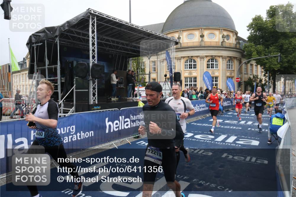 30.06.2024 - hella hamburg halbmarathon Michael Strokosch http://msf.ph/oto/6411356 30.06.2024 10:40:07 Ziel 717, 1602, 3461, 4295, 4580, 7137, 7593, 8087, 9743, 10131, 10216, 10693, 10973, 12203, 12213 meine-sportfotos.de