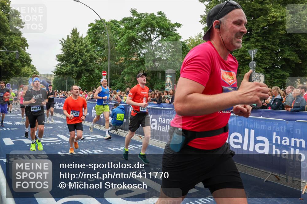 30.06.2024 - hella hamburg halbmarathon Michael Strokosch http://msf.ph/oto/6411770 30.06.2024 11:08:24 Ziel 1125, 3130, 3401, 3726, 5981, 6336, 8967, 9103, 9251, 10442, 10824, 11934, 12228 meine-sportfotos.de