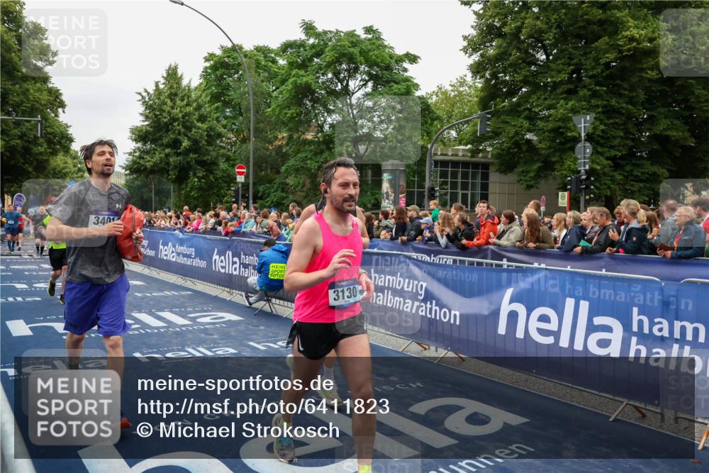 30.06.2024 - hella hamburg halbmarathon Michael Strokosch http://msf.ph/oto/6411823 30.06.2024 11:08:27 Ziel 542, 3130, 3401, 3726, 5302, 8967, 9103, 9468, 10824, 11934, 12228 meine-sportfotos.de