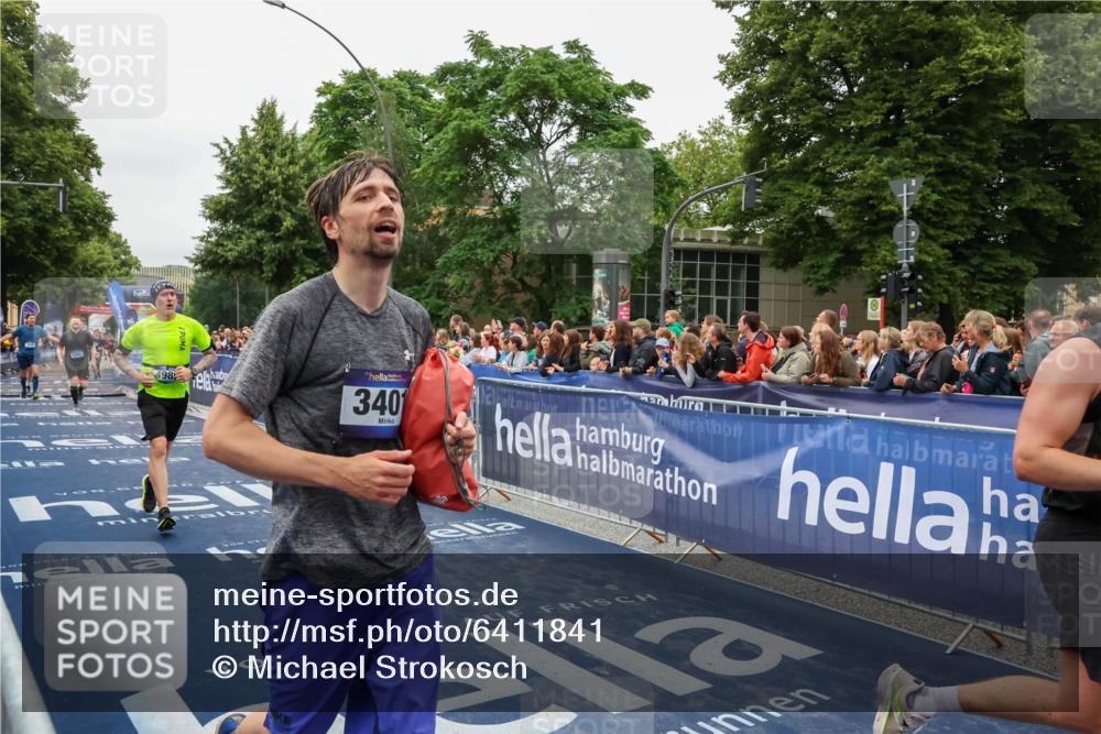 30.06.2024 - hella hamburg halbmarathon Michael Strokosch http://msf.ph/oto/6411841 30.06.2024 11:08:28 Ziel 542, 3130, 3401, 5302, 5822, 8967, 9468, 11934 meine-sportfotos.de