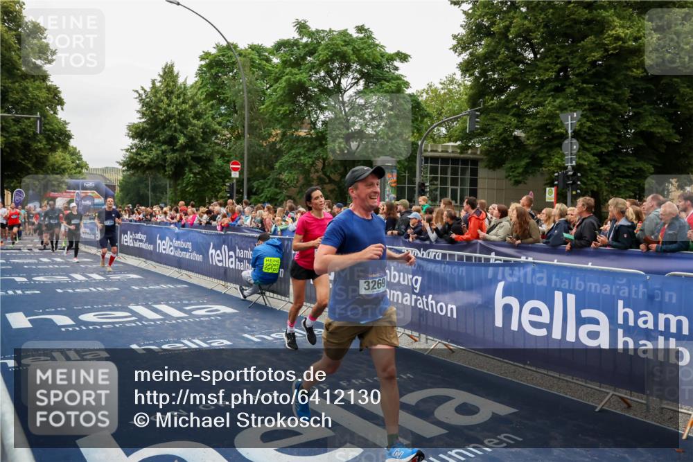 30.06.2024 - hella hamburg halbmarathon Michael Strokosch http://msf.ph/oto/6412130 30.06.2024 11:08:47 Ziel 1941, 3269, 3371, 5275, 5276, 8299, 9987, 10415, 10888, 11262, 12553, 13301, 13402, 13410 meine-sportfotos.de