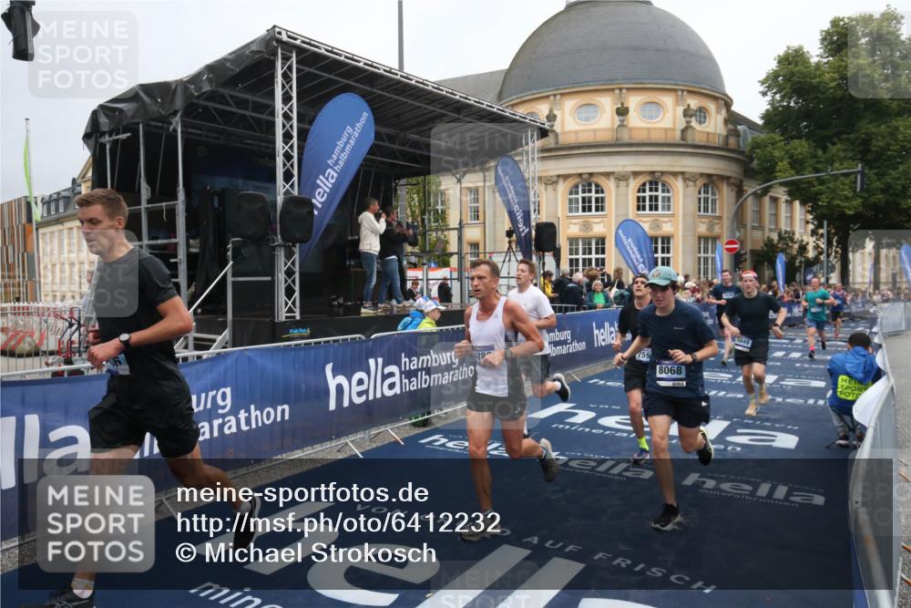 30.06.2024 - hella hamburg halbmarathon Michael Strokosch http://msf.ph/oto/6412232 30.06.2024 10:40:54 Ziel 1248, 1777, 2286, 2292, 3761, 4789, 5849, 6702, 7598, 8068, 8436, 10292 meine-sportfotos.de