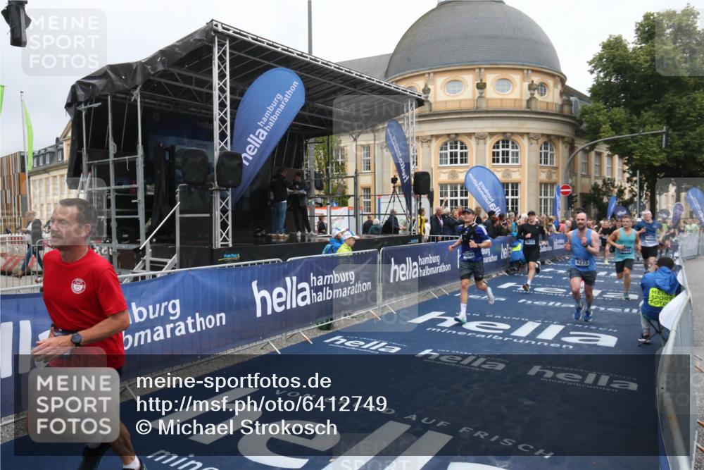 30.06.2024 - hella hamburg halbmarathon Michael Strokosch http://msf.ph/oto/6412749 30.06.2024 10:41:28 Ziel 5147, 5940, 6273, 6910, 7453, 7777, 7865, 10921, 11810, 12537, 13013, 13064 meine-sportfotos.de