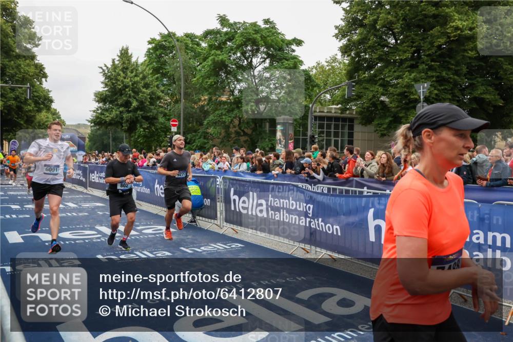 30.06.2024 - hella hamburg halbmarathon Michael Strokosch http://msf.ph/oto/6412807 30.06.2024 11:09:17 Ziel 802, 983, 4574, 5213, 5360, 6091, 7488, 7863, 9277, 9328, 11721 meine-sportfotos.de
