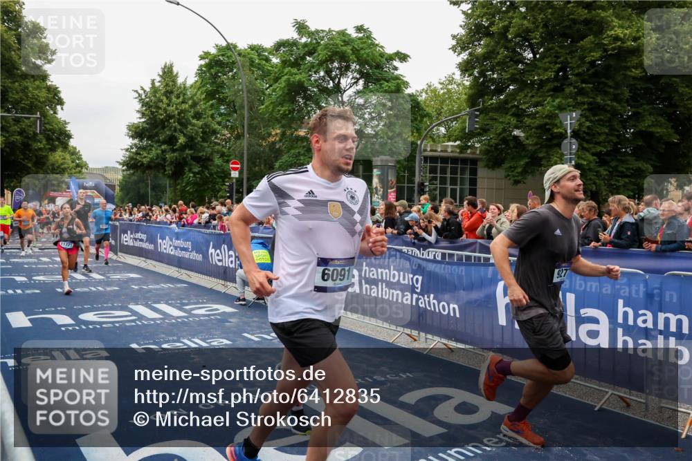 30.06.2024 - hella hamburg halbmarathon Michael Strokosch http://msf.ph/oto/6412835 30.06.2024 11:09:18 Ziel 802, 983, 4574, 5213, 5360, 6091, 7488, 7863, 9277, 9328, 11721 meine-sportfotos.de