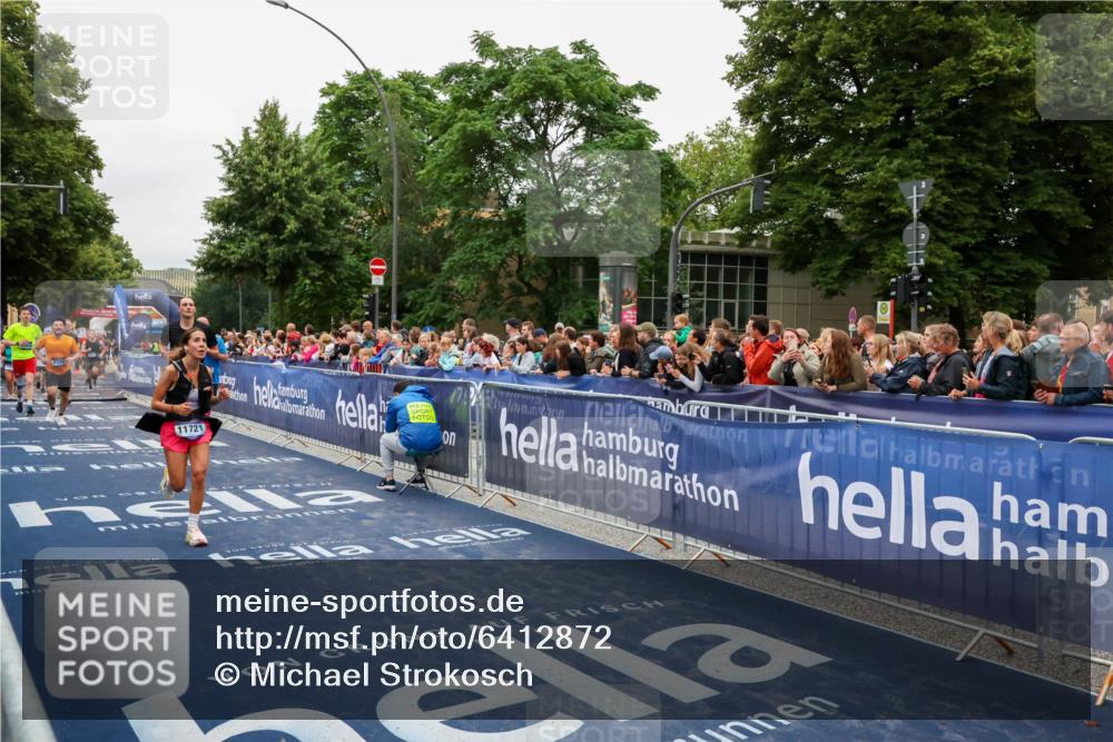 30.06.2024 - hella hamburg halbmarathon Michael Strokosch http://msf.ph/oto/6412872 30.06.2024 11:09:19 Ziel 802, 983, 1097, 1527, 5213, 5360, 6091, 7140, 7863, 9277, 9328, 11721 meine-sportfotos.de