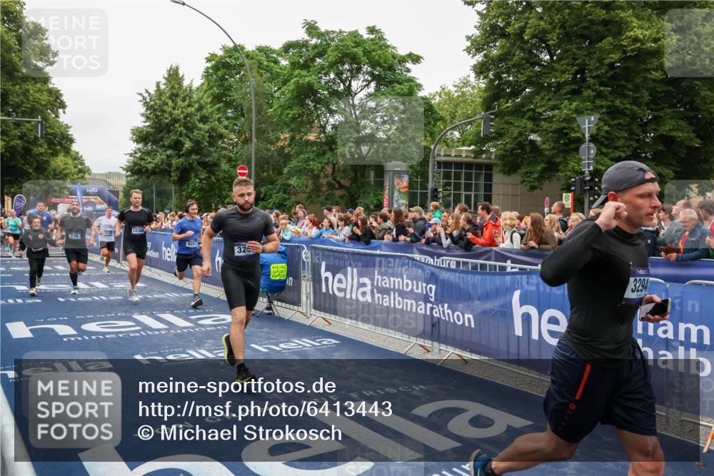 30.06.2024 - hella hamburg halbmarathon Michael Strokosch http://msf.ph/oto/6413443 30.06.2024 11:09:39 Ziel 552, 736, 1836, 3257, 3294, 3827, 4872, 6318, 9207, 12386, 13300 meine-sportfotos.de