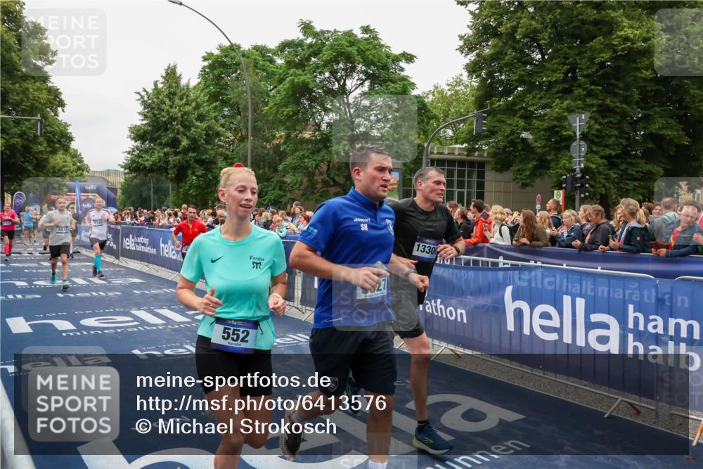 30.06.2024 - hella hamburg halbmarathon Michael Strokosch http://msf.ph/oto/6413576 30.06.2024 11:09:44 Ziel 552, 1523, 1836, 3827, 4632, 4872, 5315, 9142, 11068, 11078, 13300 meine-sportfotos.de