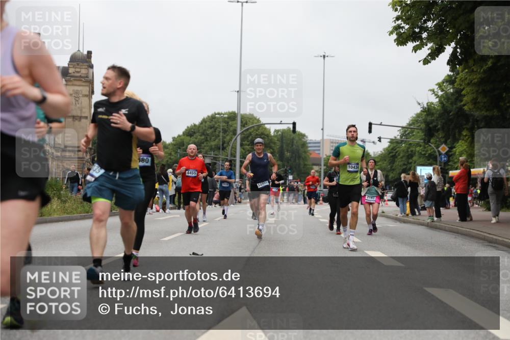 30.06.2024 - hella hamburg halbmarathon Fuchs,  Jonas http://msf.ph/oto/6413694 30.06.2024 11:12:44 20KM 958, 1336, 2196, 3133, 3135, 3400, 3615, 3651, 3800, 4436, 4442, 4455, 4593, 4852, 4876, 6262, 6391, 6722, 6956, 7202, 7580, 7850, 8024, 9170, 9437, 10037, 10402, 10434, 11009, 11661, 11736, 11824, 11854, 12488 meine-sportfotos.de