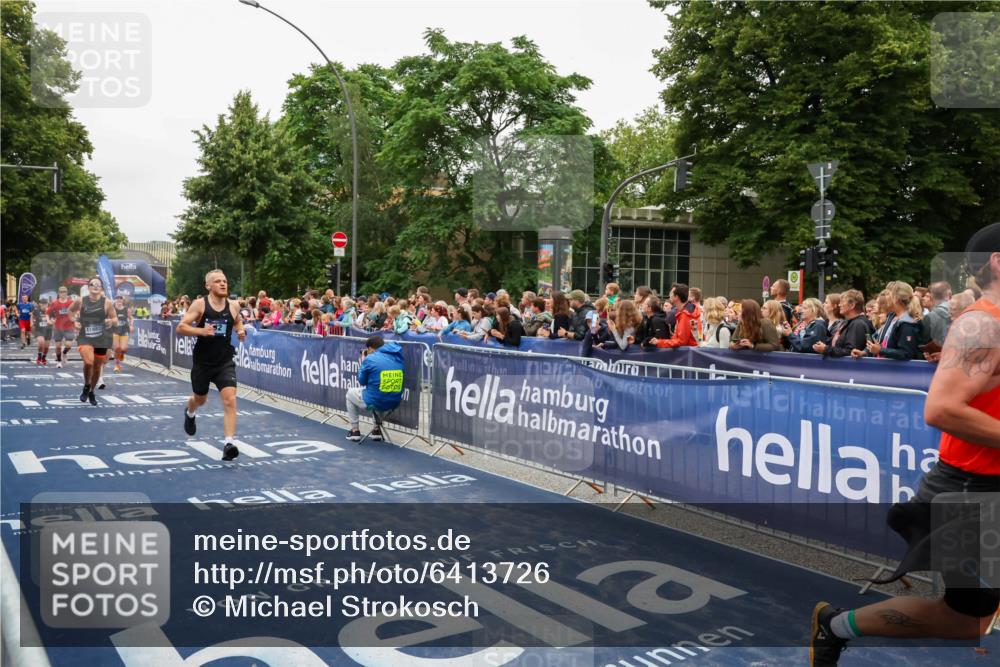 30.06.2024 - hella hamburg halbmarathon Michael Strokosch http://msf.ph/oto/6413726 30.06.2024 11:09:51 Ziel 625, 732, 2488, 2966, 4632, 4745, 5315, 6009, 9158, 11068, 11078, 11883 meine-sportfotos.de