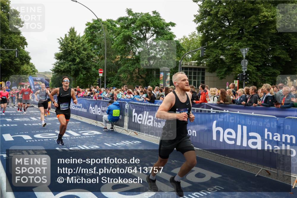 30.06.2024 - hella hamburg halbmarathon Michael Strokosch http://msf.ph/oto/6413757 30.06.2024 11:09:52 Ziel 625, 732, 2488, 2966, 4745, 5315, 6009, 9158, 10437, 11078, 11883 meine-sportfotos.de