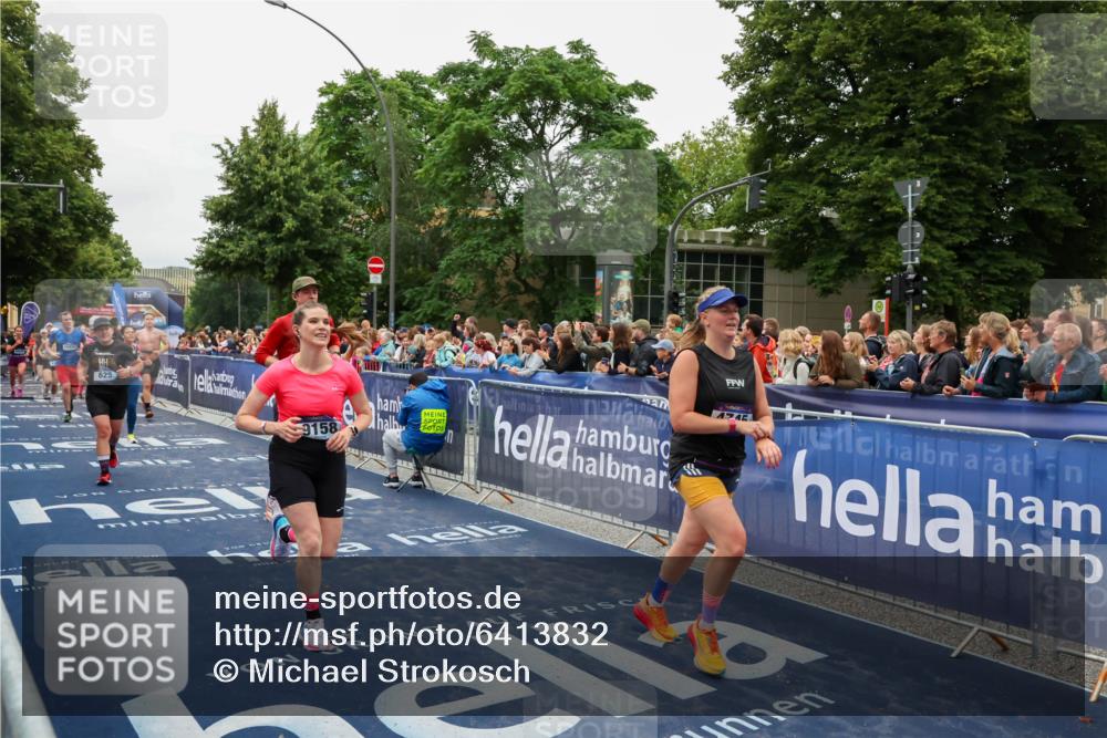30.06.2024 - hella hamburg halbmarathon Michael Strokosch http://msf.ph/oto/6413832 30.06.2024 11:09:55 Ziel 625, 1400, 1588, 2488, 2966, 3018, 4201, 4745, 6009, 6899, 6997, 7138, 8011, 9158, 10437, 10490, 11883 meine-sportfotos.de