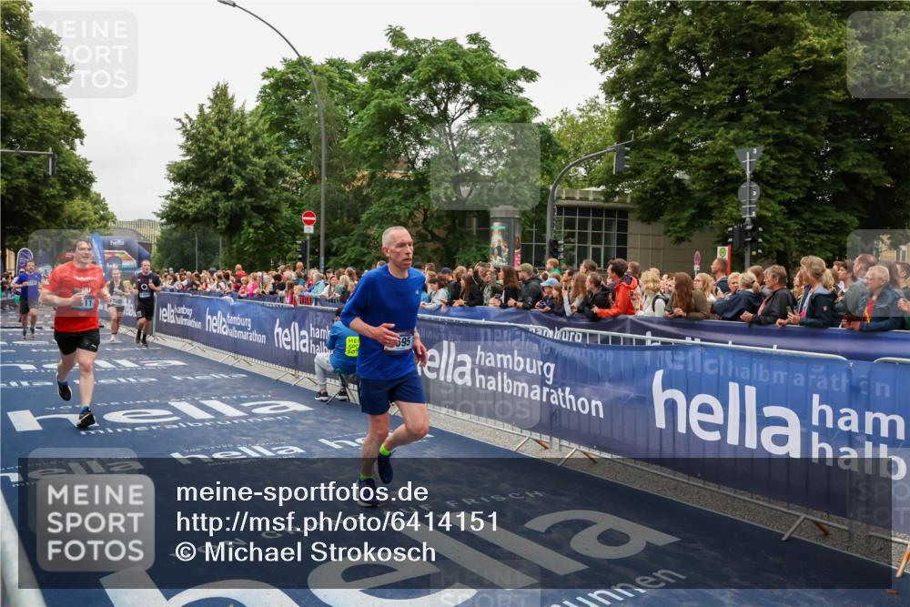 30.06.2024 - hella hamburg halbmarathon Michael Strokosch http://msf.ph/oto/6414151 30.06.2024 11:10:05 Ziel 3067, 3254, 3610, 3741, 6595, 7511, 9608, 10665, 11185, 11813 meine-sportfotos.de