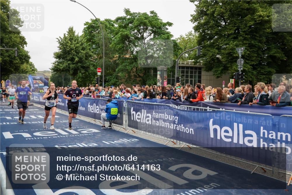 30.06.2024 - hella hamburg halbmarathon Michael Strokosch http://msf.ph/oto/6414163 30.06.2024 11:10:07 Ziel 553, 3067, 3741, 6595, 7511, 9608, 10665, 11185, 11813 meine-sportfotos.de