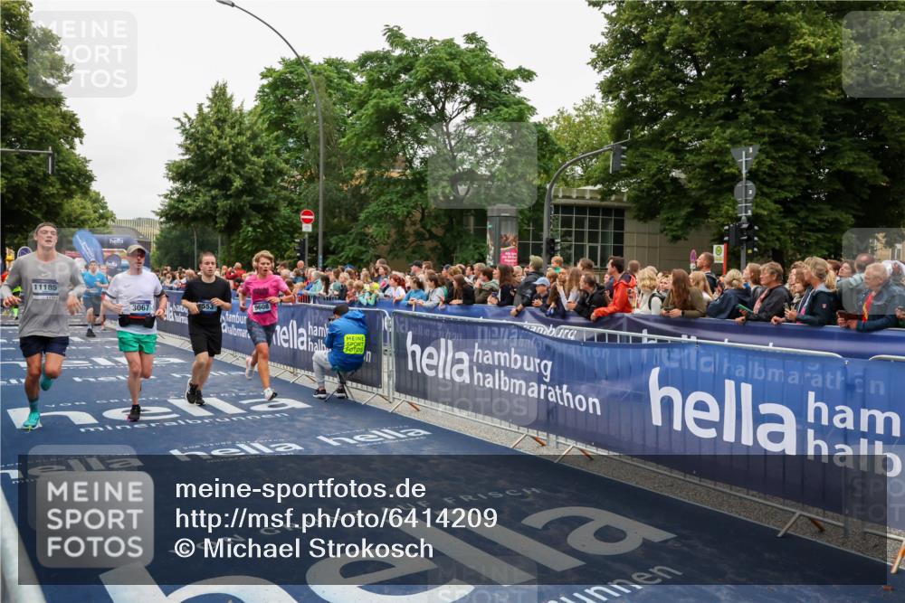 30.06.2024 - hella hamburg halbmarathon Michael Strokosch http://msf.ph/oto/6414209 30.06.2024 11:10:11 Ziel 553, 2653, 3067, 3741, 6662, 8051, 8485, 9075, 9608, 10665, 11185, 11813 meine-sportfotos.de