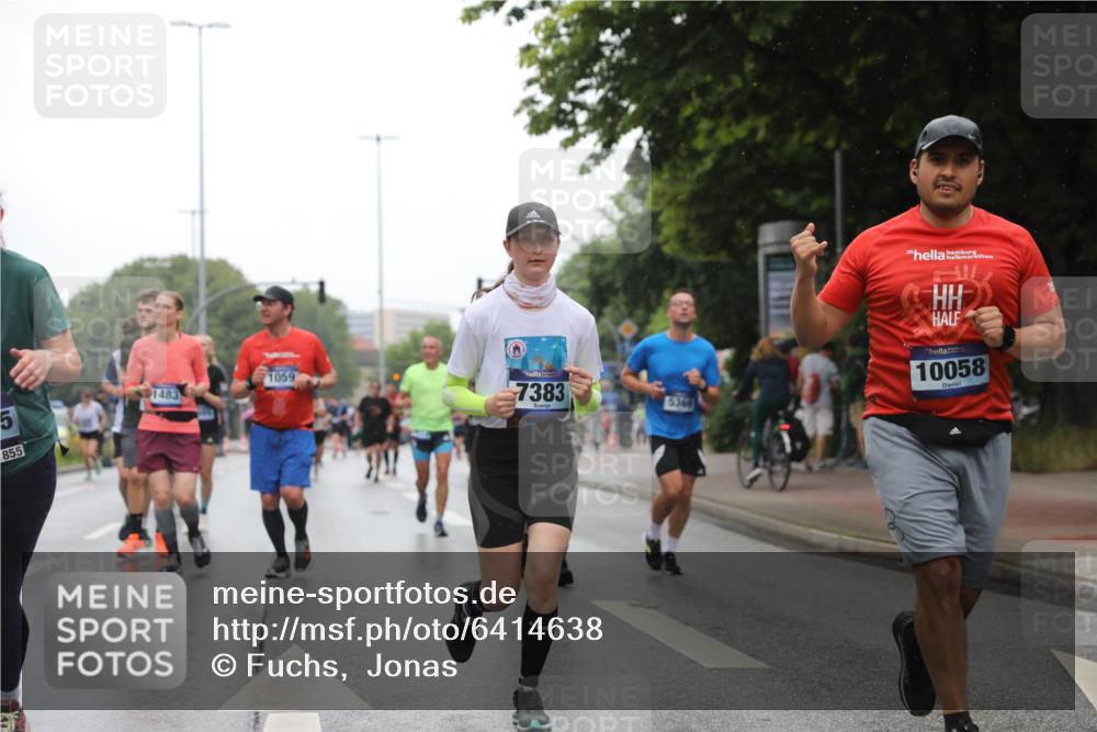 30.06.2024 - hella hamburg halbmarathon Fuchs,  Jonas http://msf.ph/oto/6414638 30.06.2024 11:44:23 20KM 859, 1059, 1483, 2573, 2916, 3719, 3720, 3818, 4063, 4613, 4767, 5149, 5369, 5665, 6347, 6619, 6726, 6936, 7383, 7899, 8235, 8769, 8846, 9046, 9474, 9605, 9682, 9853, 10058, 10242, 10474, 11148, 11677, 11821, 11855, 11916, 13268 meine-sportfotos.de