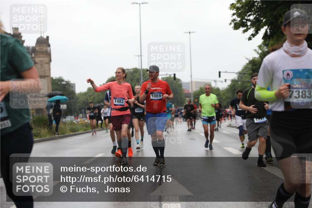 30.06.2024 - hella hamburg halbmarathon Fuchs,  Jonas http://msf.ph/oto/6414715 30.06.2024 11:44:24 20KM 859, 1059, 1483, 2573, 2916, 3662, 3719, 3720, 4063, 4613, 4767, 5149, 5369, 5665, 6347, 6619, 6726, 6936, 7383, 7899, 8235, 8769, 8846, 9046, 9474, 9605, 9682, 9853, 10058, 10242, 10474, 11148, 11677, 11821, 11855, 11916, 13268 meine-sportfotos.de