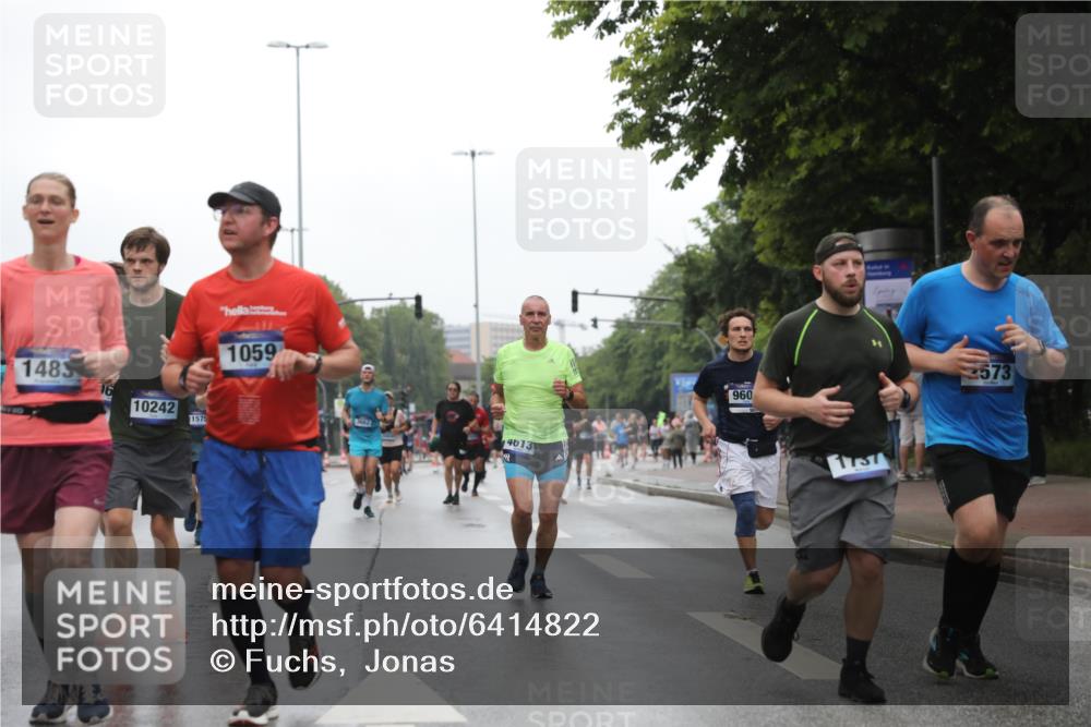 30.06.2024 - hella hamburg halbmarathon Fuchs,  Jonas http://msf.ph/oto/6414822 30.06.2024 11:44:25 20KM 859, 1059, 1483, 2573, 2916, 3662, 3719, 3720, 4063, 4613, 4767, 5149, 5369, 5665, 6347, 6619, 6726, 6936, 7383, 7899, 8235, 8769, 8846, 9046, 9474, 9605, 9682, 9853, 10058, 10242, 10474, 11148, 11677, 11782, 11821, 11855, 11916, 13268 meine-sportfotos.de