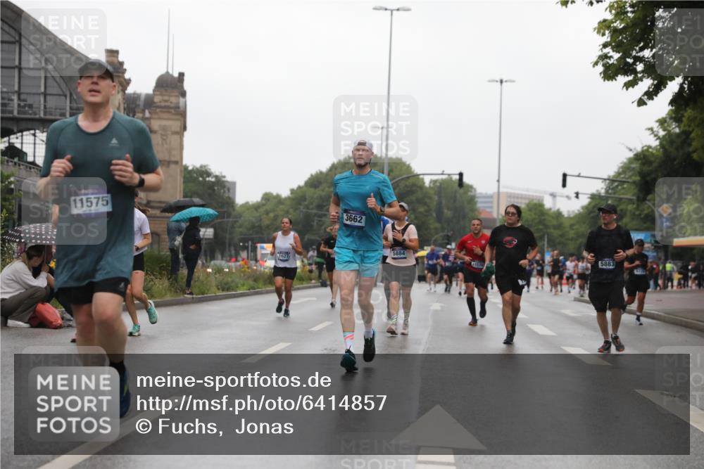 30.06.2024 - hella hamburg halbmarathon Fuchs,  Jonas http://msf.ph/oto/6414857 30.06.2024 11:44:30 20KM 859, 1059, 1483, 1590, 1737, 2573, 2916, 3662, 3719, 3720, 4063, 4613, 4767, 5149, 5369, 5665, 5883, 5884, 6726, 6936, 7383, 7899, 8235, 8769, 9046, 9474, 9605, 9682, 9853, 10058, 10242, 10474, 11148, 11575, 11677, 11782, 11821, 11855, 12562, 13268 meine-sportfotos.de