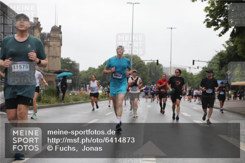 30.06.2024 - hella hamburg halbmarathon Fuchs,  Jonas http://msf.ph/oto/6414873 30.06.2024 11:44:31 20KM 859, 1059, 1483, 1590, 1627, 1737, 2573, 2916, 3662, 3719, 3720, 4063, 4613, 4767, 5149, 5369, 5665, 5883, 5884, 6726, 6936, 7383, 7899, 8229, 8235, 8769, 9046, 9605, 9682, 9853, 10058, 10242, 10474, 11148, 11575, 11677, 11782, 11821, 11855, 11993, 12562, 13268 meine-sportfotos.de
