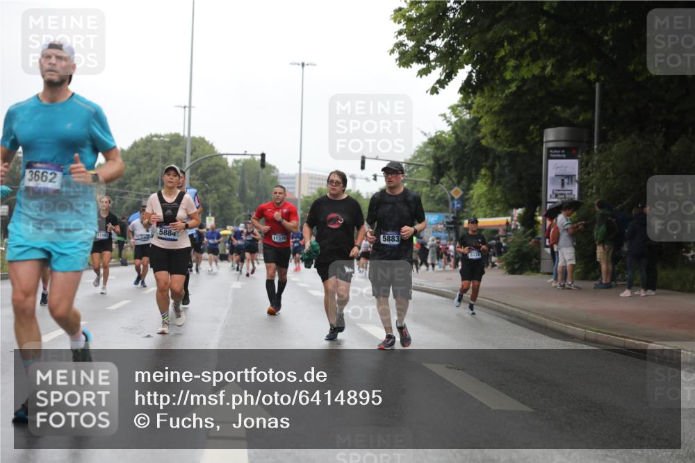 30.06.2024 - hella hamburg halbmarathon Fuchs,  Jonas http://msf.ph/oto/6414895 30.06.2024 11:44:32 20KM 859, 1059, 1483, 1590, 1627, 1737, 2573, 2916, 3662, 3719, 3720, 4063, 4613, 4767, 5149, 5369, 5665, 5883, 5884, 6726, 6936, 7383, 7899, 8229, 8769, 9046, 9605, 9682, 10058, 10242, 10474, 11148, 11575, 11677, 11782, 11821, 11855, 11993, 12562, 13268 meine-sportfotos.de