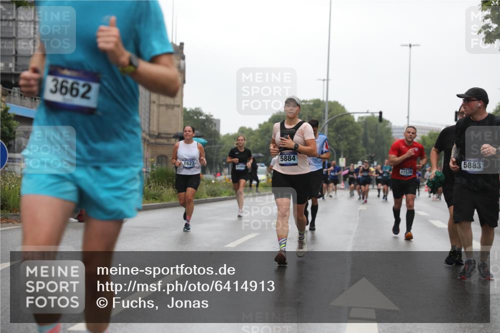 30.06.2024 - hella hamburg halbmarathon Fuchs,  Jonas http://msf.ph/oto/6414913 30.06.2024 11:44:33 20KM 859, 1059, 1483, 1590, 1627, 1737, 2573, 2916, 3662, 3719, 3720, 4063, 4613, 4767, 5149, 5369, 5665, 5883, 5884, 6726, 6936, 7383, 7899, 8229, 8769, 9046, 9605, 9682, 10058, 10242, 10474, 11148, 11575, 11782, 11821, 11855, 11993, 12562, 13268 meine-sportfotos.de