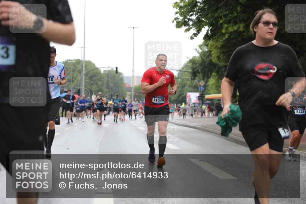 30.06.2024 - hella hamburg halbmarathon Fuchs,  Jonas http://msf.ph/oto/6414933 30.06.2024 11:44:35 20KM 859, 1059, 1483, 1590, 1627, 1737, 2573, 2916, 3662, 3719, 3720, 4063, 4613, 4767, 5149, 5368, 5369, 5665, 5883, 5884, 6726, 6936, 7310, 7383, 8229, 8769, 9046, 9605, 9682, 10058, 10242, 10474, 11148, 11575, 11782, 11821, 11855, 11874, 11993, 12562, 13268 meine-sportfotos.de