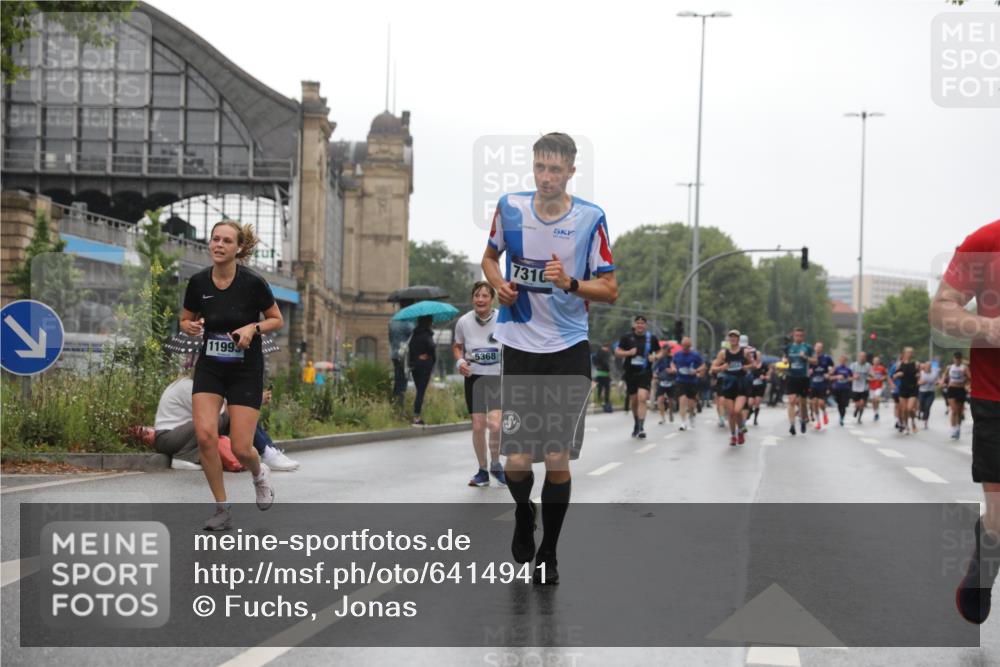 30.06.2024 - hella hamburg halbmarathon Fuchs,  Jonas http://msf.ph/oto/6414941 30.06.2024 11:44:36 20KM 859, 1059, 1483, 1590, 1627, 1737, 2573, 2916, 3662, 4063, 4613, 4767, 5149, 5368, 5369, 5665, 5883, 5884, 6726, 6936, 7310, 7383, 7668, 8229, 8769, 8854, 9605, 9682, 10058, 10242, 11148, 11575, 11782, 11821, 11855, 11874, 11993, 12562, 13268 meine-sportfotos.de