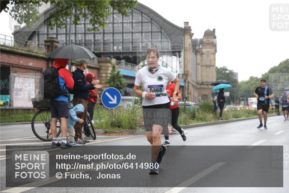 30.06.2024 - hella hamburg halbmarathon Fuchs,  Jonas http://msf.ph/oto/6414980 30.06.2024 11:44:39 20KM 859, 1059, 1483, 1590, 1627, 1737, 1905, 2573, 3662, 4063, 4613, 5368, 5369, 5665, 5883, 5884, 6936, 7310, 7383, 7668, 8229, 8769, 8854, 9605, 9682, 10058, 10242, 11148, 11575, 11782, 11855, 11874, 11993, 12292, 12562 meine-sportfotos.de