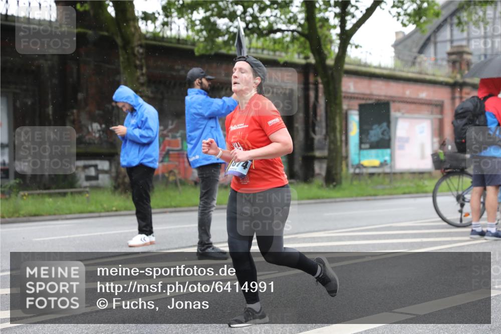 30.06.2024 - hella hamburg halbmarathon Fuchs,  Jonas http://msf.ph/oto/6414991 30.06.2024 11:44:42 20KM 676, 929, 1059, 1483, 1590, 1627, 1737, 1905, 3662, 4063, 4218, 4613, 5332, 5368, 5392, 5665, 5883, 5884, 6433, 7310, 7383, 7668, 8229, 8854, 9605, 9682, 10058, 11575, 11782, 11798, 11874, 11993, 12292, 12562 meine-sportfotos.de