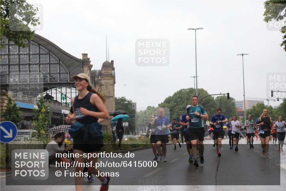 30.06.2024 - hella hamburg halbmarathon Fuchs,  Jonas http://msf.ph/oto/6415000 30.06.2024 11:44:43 20KM 676, 929, 1059, 1483, 1590, 1627, 1645, 1737, 1905, 3662, 4063, 4218, 4613, 5332, 5368, 5392, 5665, 5883, 5884, 6433, 7310, 7383, 7668, 8229, 8854, 9769, 10058, 11575, 11782, 11798, 11874, 11993, 12292, 12562 meine-sportfotos.de