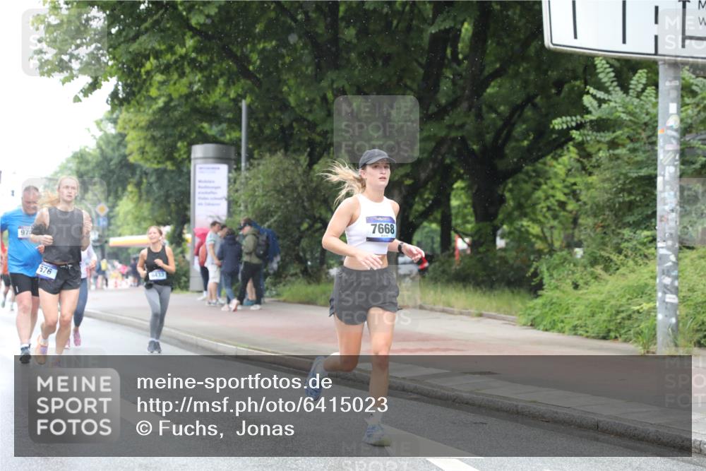 30.06.2024 - hella hamburg halbmarathon Fuchs,  Jonas http://msf.ph/oto/6415023 30.06.2024 11:44:46 20KM 676, 929, 1590, 1627, 1645, 1737, 1905, 2969, 3662, 4063, 4218, 5267, 5332, 5368, 5392, 5544, 5883, 5884, 6433, 7310, 7668, 8229, 8804, 8854, 9212, 9769, 11328, 11575, 11782, 11798, 11874, 11993, 12292, 12562 meine-sportfotos.de